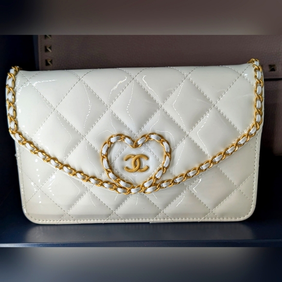 CHANEL PATENT CROSSBODY BAG - Picture 1 of 10